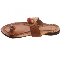 Buy classic pair of kolhapuri chappal for women.