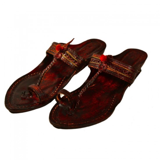 Buy traditionally crafted kolhapuri chappal with an inch heel.